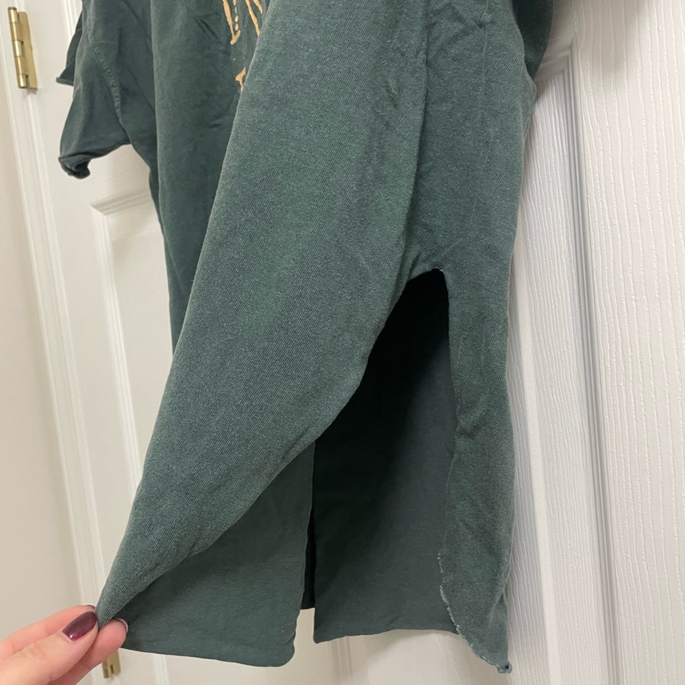 Pebby Forevee Green Graphic Side Slit T-Shirt - Picture 4 of 5